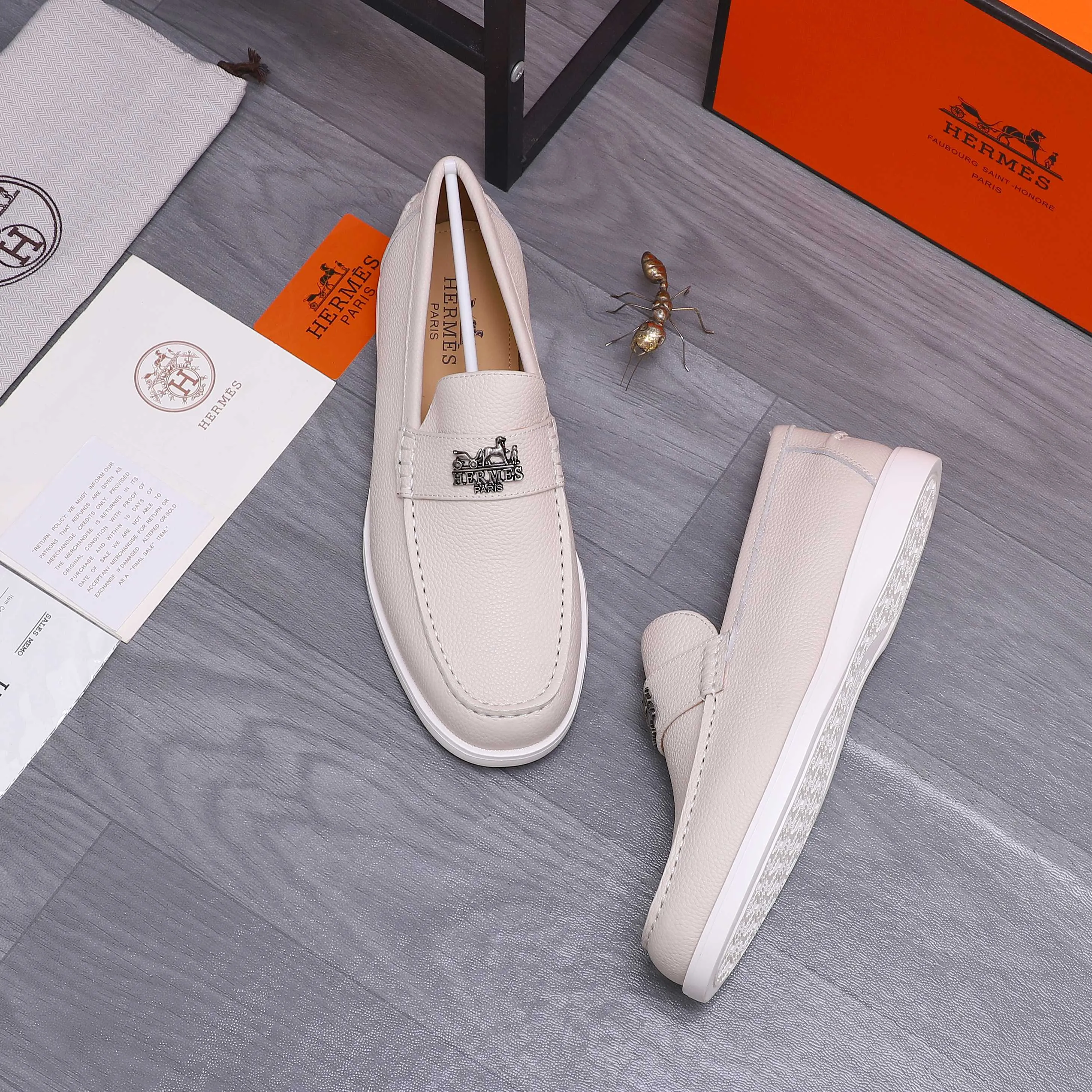 Men's shoes 💰p560 Product trademark: HERMES "Hermes" casual slip-on men's shoes. Regular size: 38-46 (45.46 is custom-made and non-returnable) Product materials: Selected pebbled cowhide upper, cowhide lining, original foam rubber ultra-light sole